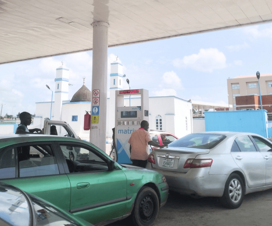 Abuja, Lagos, fuel queues: NNPC, marketers blame thunderstorms, flooding for supply disruption